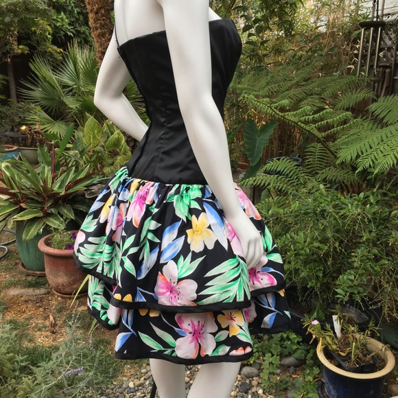 VICTOR COSTA 1-Shoulder Two-Tiered Prom/SO Dress - Picture 6 of 7